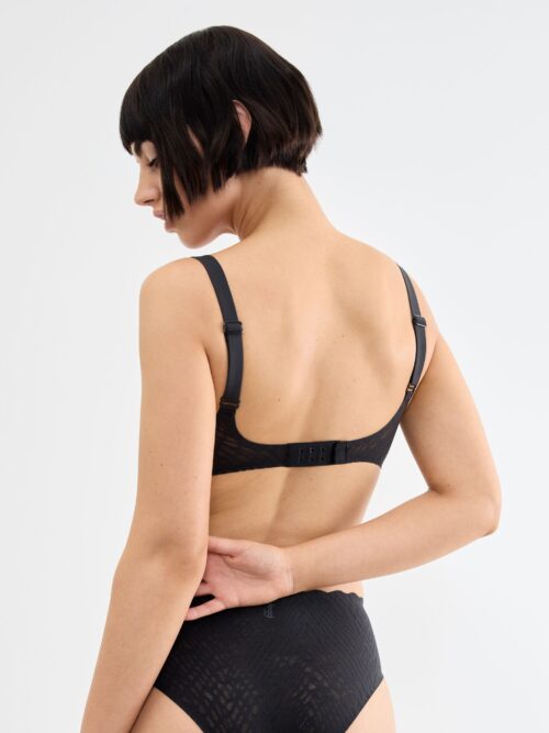 סלוגי חזיית טי-שרט מרופדת ללא עצם - sloggi ZERO Feel Bliss THE UP TshirtBra – שחור